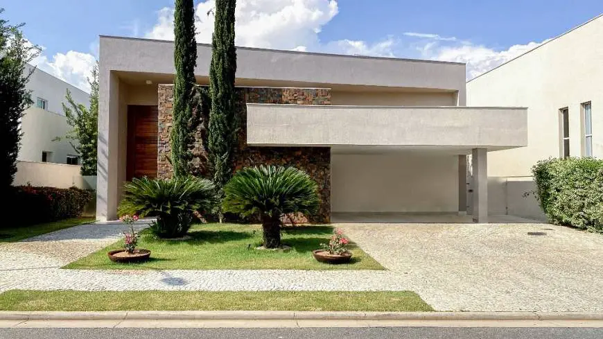 Foto 1 de Casa de Condomínio com 4 Quartos para venda ou aluguel, 336m² em Park Lozândes, Goiânia