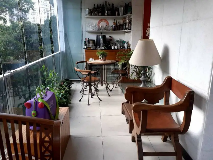 Foto 1 de Apartamento com 4 Quartos à venda, 214m² em Cosme Velho, Rio de Janeiro