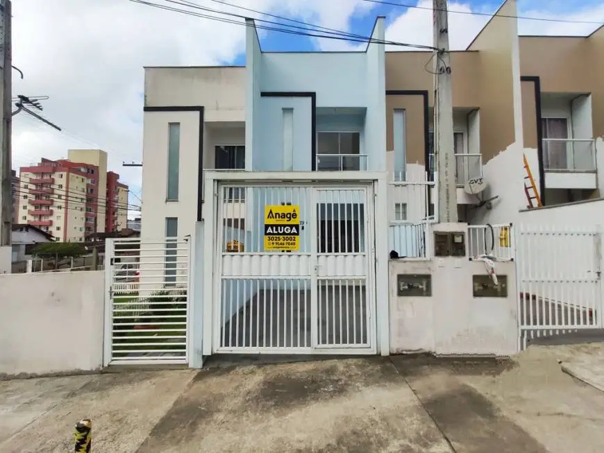 Foto 1 de Casa com 2 Quartos para alugar, 72m² em Costa E Silva, Joinville