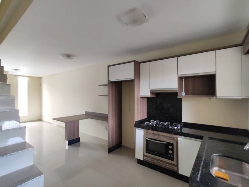 Foto 4 de Casa com 2 Quartos para alugar, 72m² em Costa E Silva, Joinville