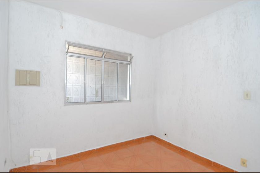 Foto 2 de Casa com 2 Quartos para alugar, 70m² em Jardim Maia, Guarulhos