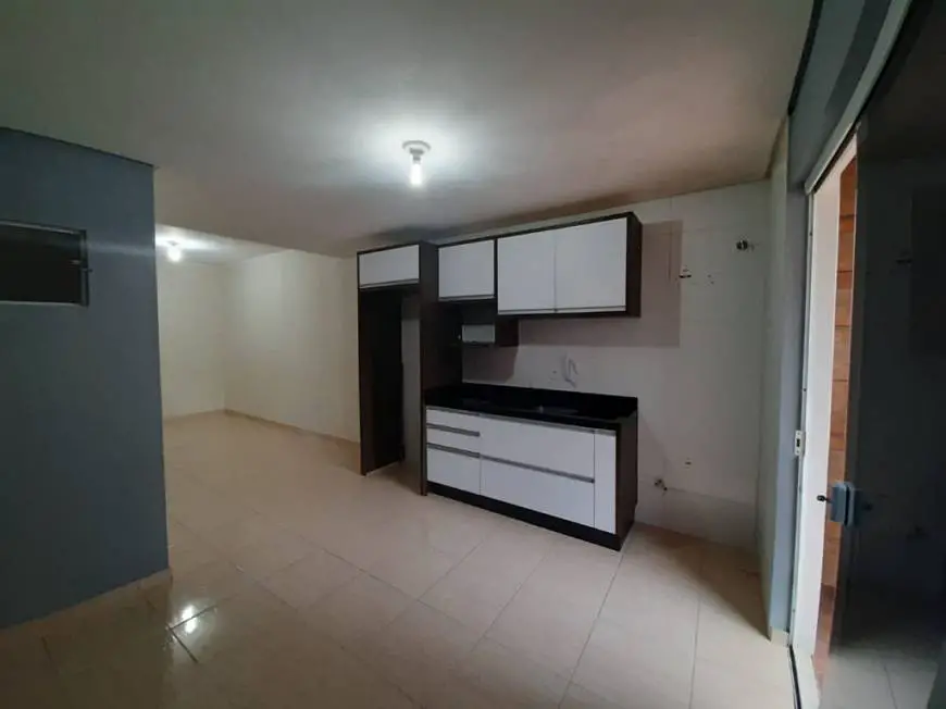 Foto 2 de Casa com 2 Quartos para alugar, 58m² em São Marcos, Joinville