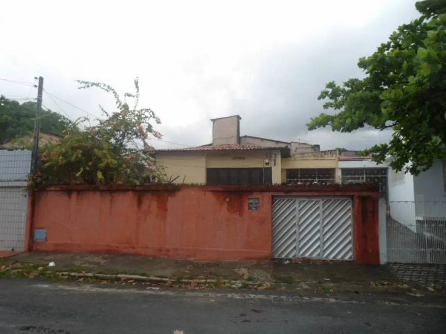 Foto 2 de Casa com 4 Quartos à venda, 200m² em Fátima, Fortaleza