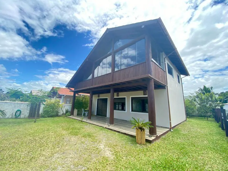 Foto 1 de Casa com 4 Quartos para alugar, 200m² em Lagoa do Quintino, Imbituba