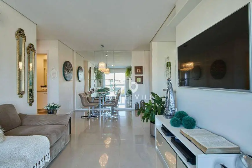 Foto 4 de Apartamento com 2 Quartos à venda, 75m² em Água Verde, Curitiba