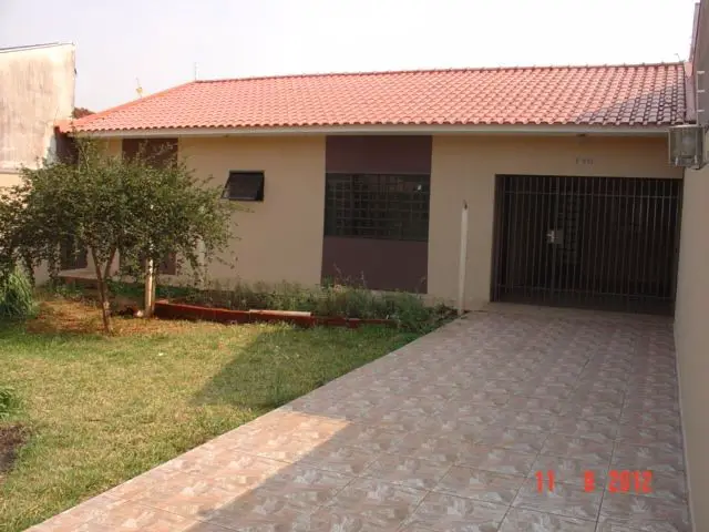 Foto 2 de Casa com 3 Quartos para alugar, 150m² em Parque das Laranjeiras, Maringá