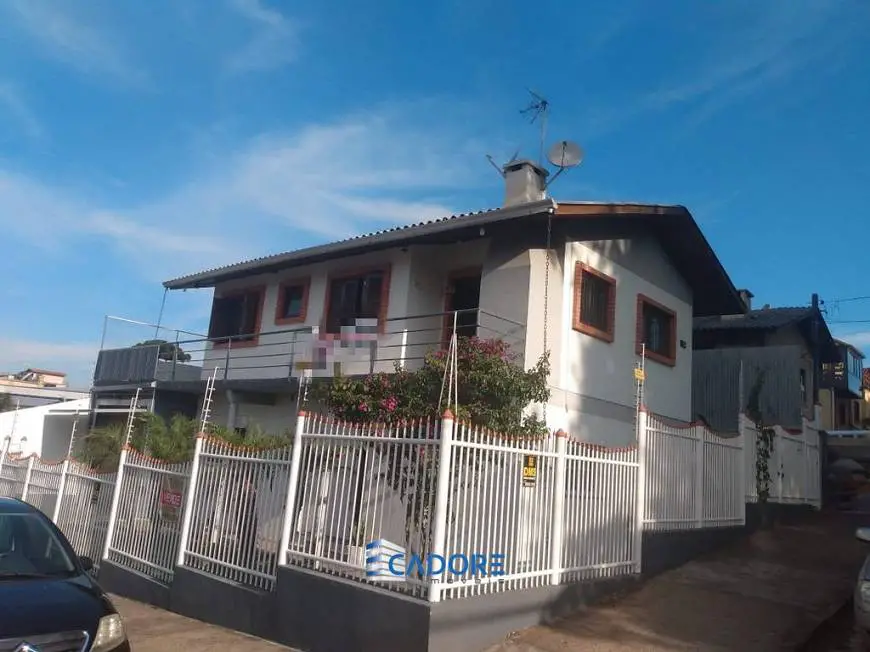 Foto 1 de Casa com 4 Quartos para venda ou aluguel, 200m² em Cidade Nova, Caxias do Sul