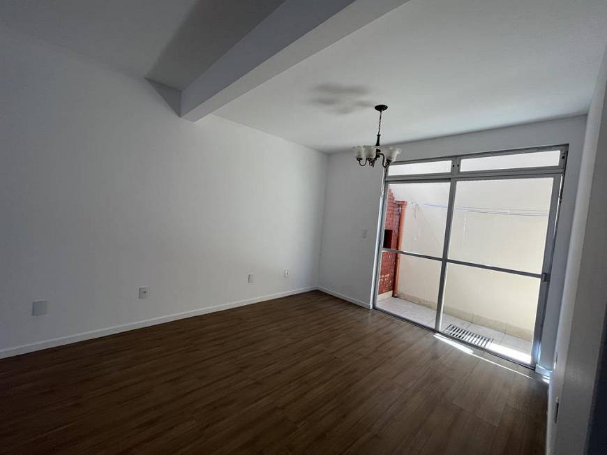 Foto 5 de Casa com 4 Quartos para alugar, 252m² em Kobrasol, São José