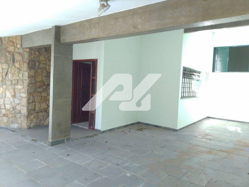Foto 3 de Sobrado com 4 Quartos à venda, 350m² em Jardim das Paineiras, Campinas