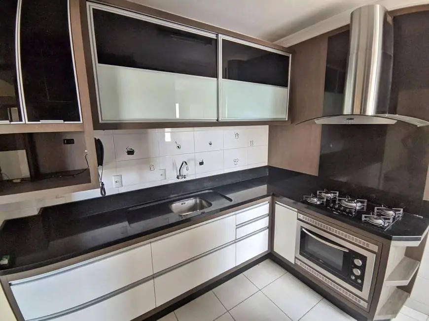 Foto 1 de Apartamento com 2 Quartos para alugar, 72m² em Barreiros, São José