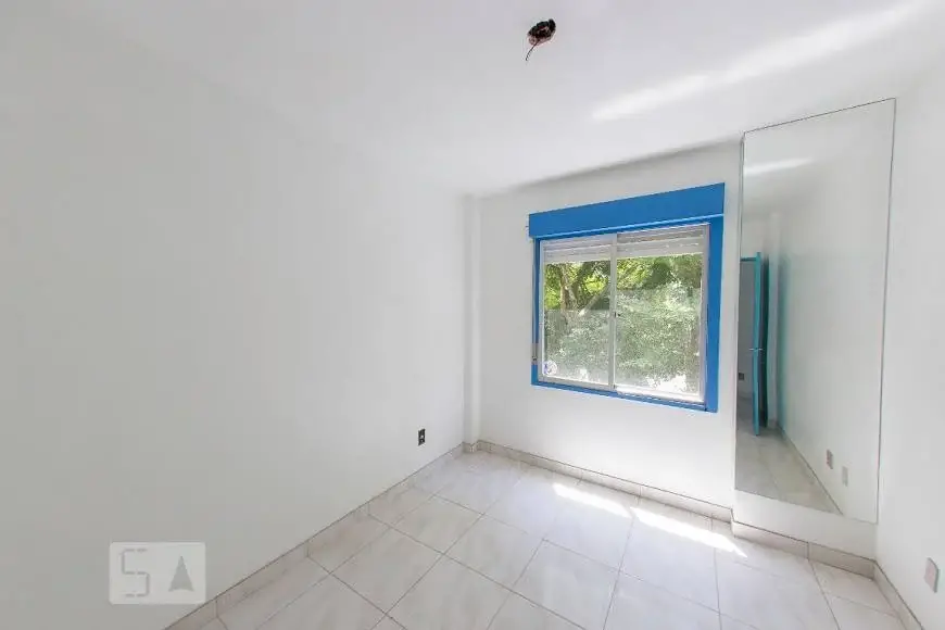 Foto 3 de Apartamento com 3 Quartos para alugar, 80m² em Cristal, Porto Alegre