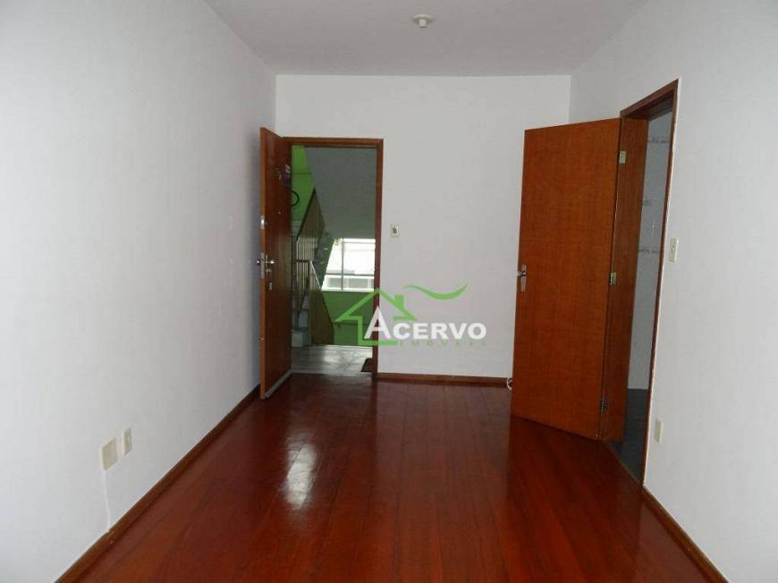 Foto 2 de Apartamento com 3 Quartos para alugar, 65m² em Paineiras, Juiz de Fora