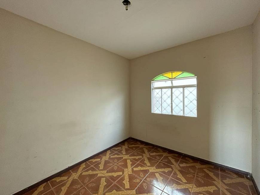 Foto 4 de Casa com 2 Quartos para alugar, 90m² em Diamante, Belo Horizonte