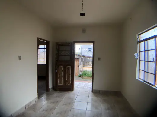 Foto 1 de Casa com 2 Quartos para alugar, 200m² em Santa Tereza, Belo Horizonte