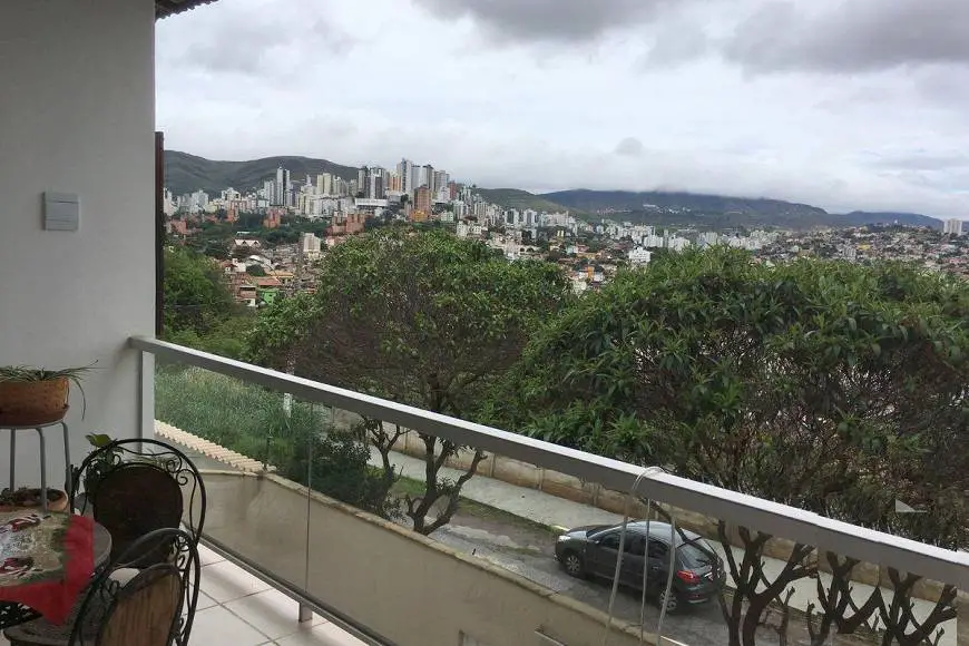 Foto 4 de Casa com 3 Quartos à venda, 360m² em Havaí, Belo Horizonte