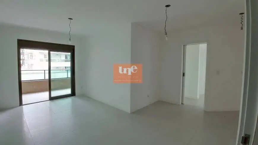 Foto 2 de Apartamento com 3 Quartos para venda ou aluguel, 99m² em Agronômica, Florianópolis