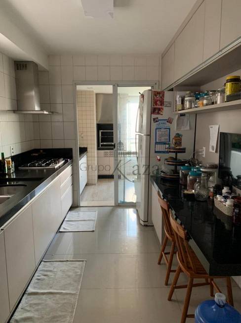 Foto 5 de Apartamento com 4 Quartos à venda, 182m² em Vila Ema, São José dos Campos
