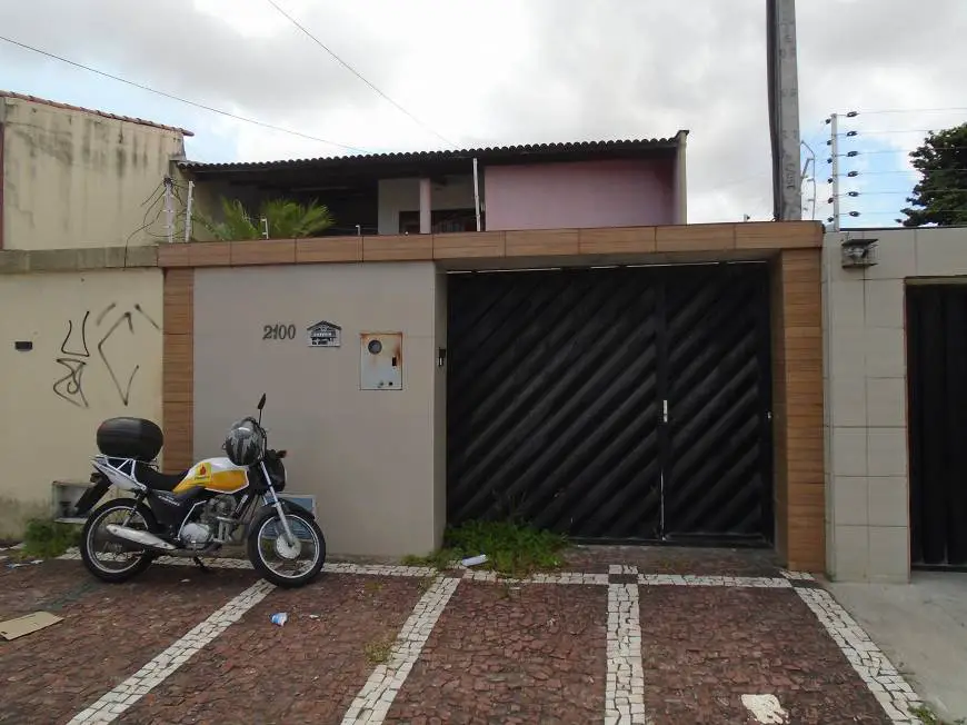Foto 1 de Casa com 3 Quartos para alugar, 235m² em Cidade dos Funcionários, Fortaleza