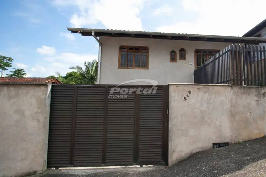 Foto 1 de Casa com 3 Quartos para alugar, 170m² em Fortaleza, Blumenau