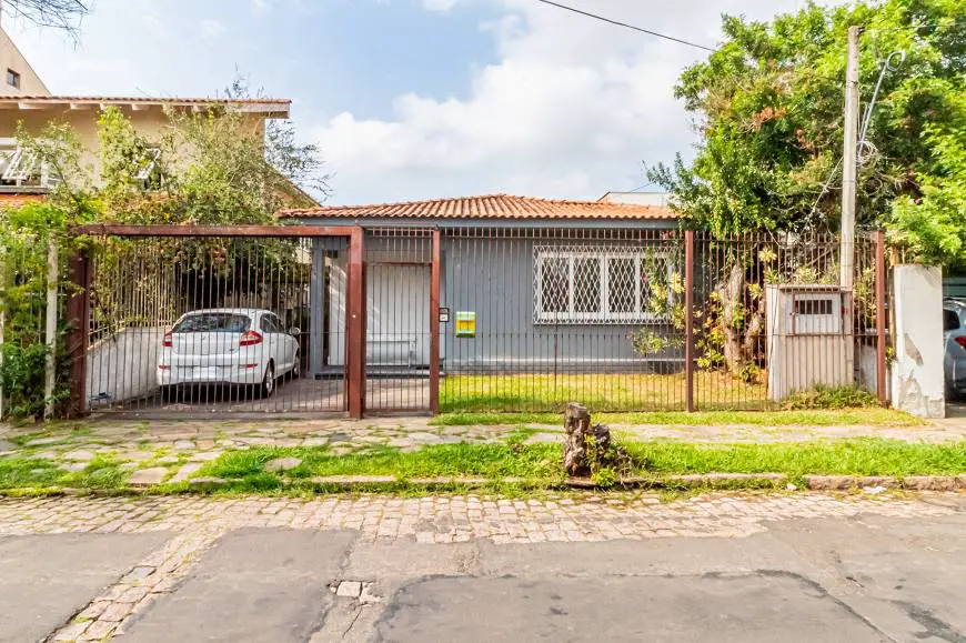 Foto 2 de Casa com 3 Quartos para alugar, 227m² em Três Figueiras, Porto Alegre