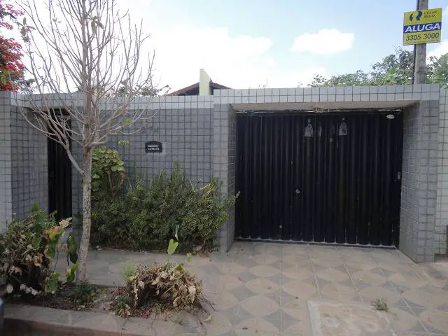 Foto 1 de Casa com 4 Quartos para alugar, 250m² em Salinas, Fortaleza