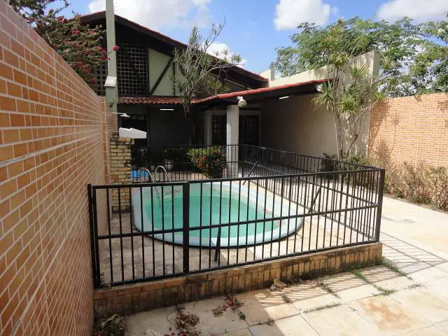 Foto 2 de Casa com 4 Quartos para alugar, 250m² em Salinas, Fortaleza