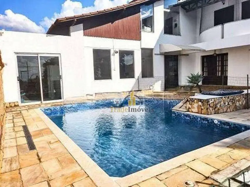Foto 1 de Casa com 5 Quartos à venda, 400m² em Santa Lúcia, Belo Horizonte