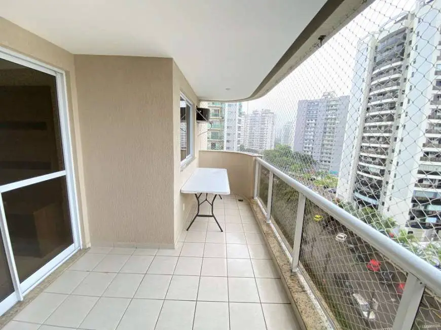 Foto 1 de Apartamento com 3 Quartos para alugar, 70m² em Jacarepaguá, Rio de Janeiro