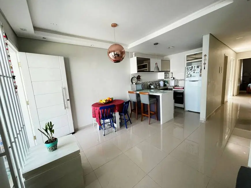 Foto 5 de Casa com 3 Quartos à venda, 69m² em Capão Raso, Curitiba