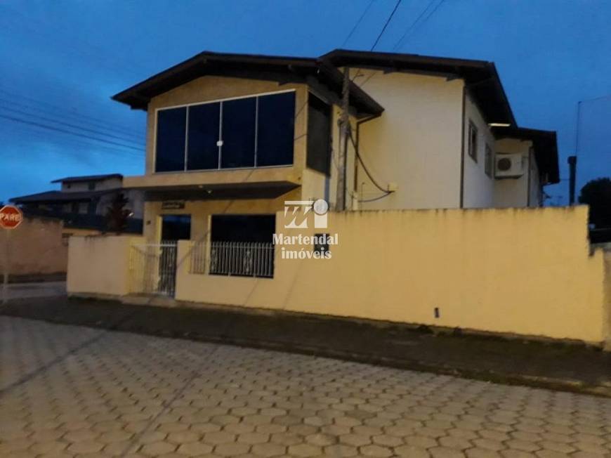 Foto 1 de Casa com 4 Quartos à venda, 200m² em Caminho Novo, Palhoça