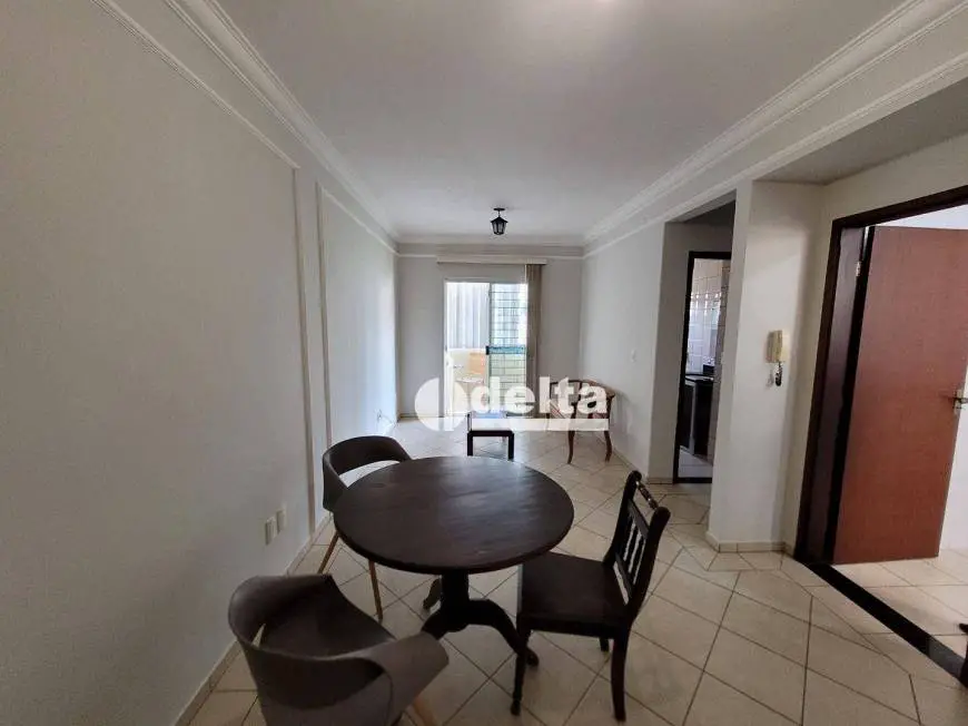 Foto 4 de Apartamento com 2 Quartos para alugar, 72m² em Jardim Finotti, Uberlândia