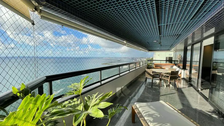 Foto 1 de Apartamento com 4 Quartos para alugar, 278m² em Vitória, Salvador