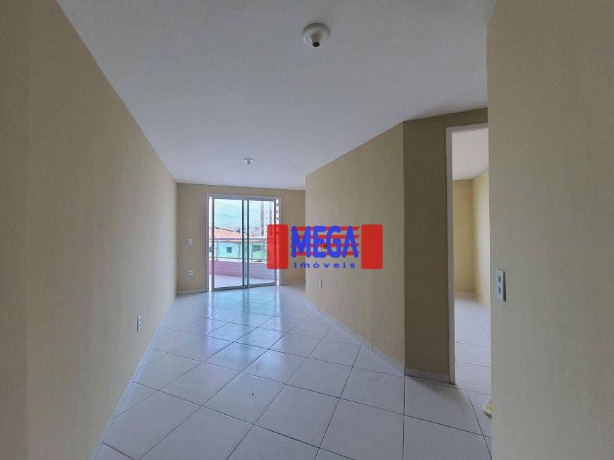 Foto 2 de Apartamento com 2 Quartos para alugar, 53m² em Parque Araxá, Fortaleza