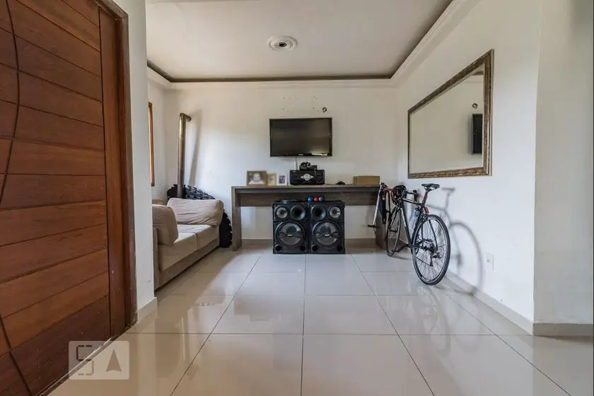 Foto 2 de Casa com 3 Quartos para alugar, 80m² em Chapéu do Sol, Porto Alegre