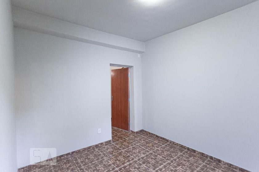 Foto 4 de Casa com 3 Quartos para alugar, 70m² em Pompéia, Belo Horizonte