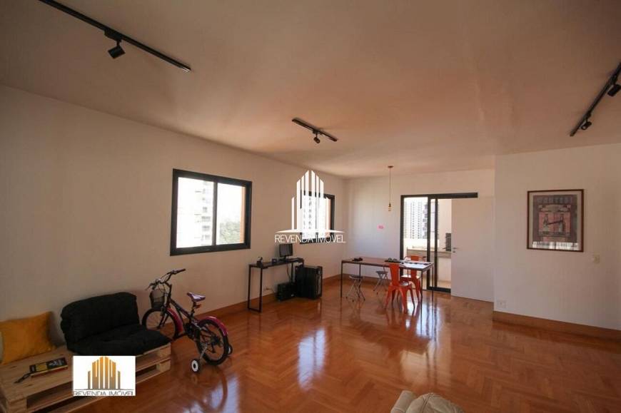 Foto 4 de Apartamento com 2 Quartos à venda, 160m² em Panamby, São Paulo