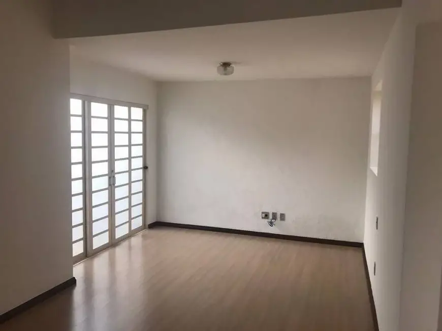 Foto 3 de Casa com 2 Quartos para alugar, 120m² em São Pedro, Belo Horizonte
