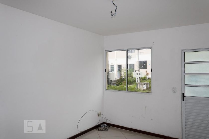 Foto 2 de Casa com 2 Quartos para alugar, 63m² em Guaratiba, Rio de Janeiro