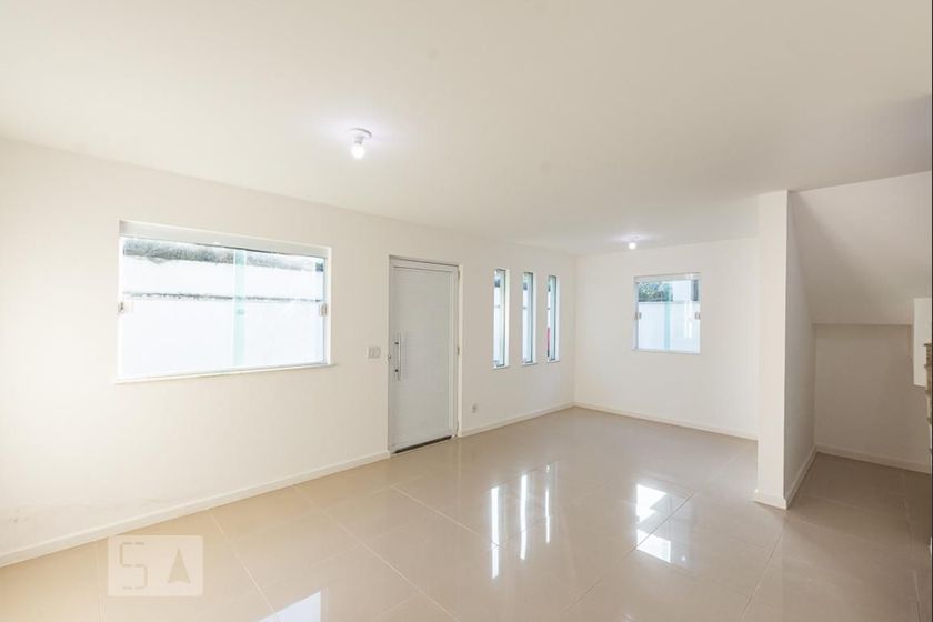 Foto 2 de Casa com 3 Quartos para alugar, 135m² em Maria Paula, Niterói