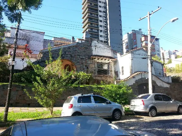 Foto 2 de Casa com 4 Quartos à venda, 350m² em Rio Branco, Porto Alegre
