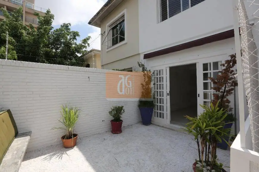 Foto 3 de Casa com 2 Quartos para alugar, 145m² em Vila Madalena, São Paulo