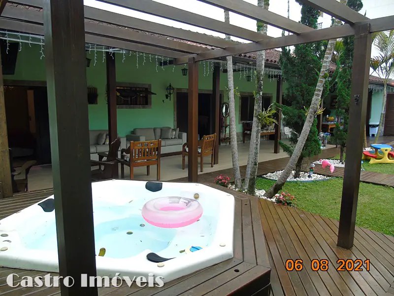 Foto 2 de Casa com 2 Quartos à venda, 160m² em Bingen, Petrópolis