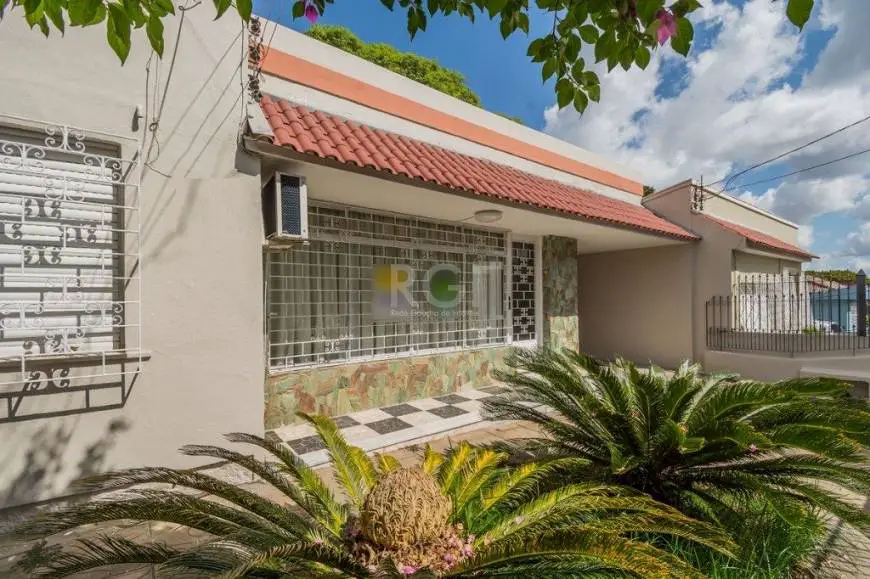 Foto 1 de Casa com 3 Quartos à venda, 230m² em Santo Antônio, Porto Alegre