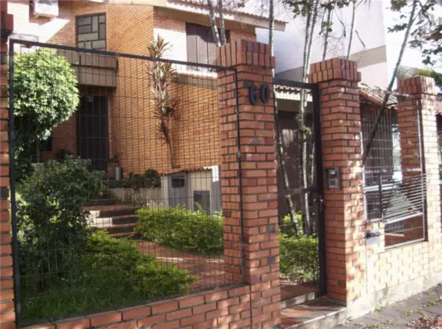 Foto 2 de Casa com 4 Quartos à venda, 238m² em Medianeira, Porto Alegre