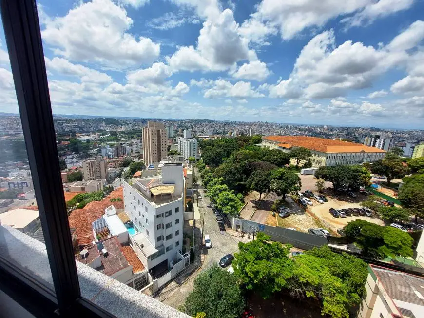 Foto 4 de Apartamento com 3 Quartos para alugar, 70m² em Nova Suíssa, Belo Horizonte