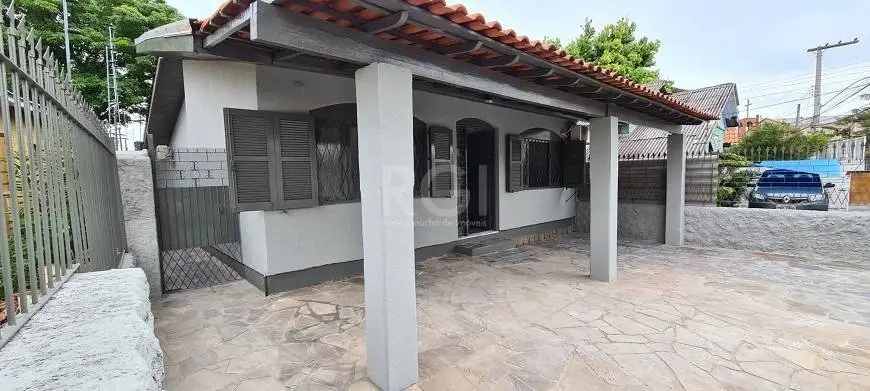 Foto 1 de Casa com 3 Quartos à venda, 94m² em Santa Maria Goretti, Porto Alegre