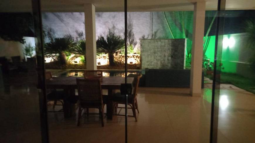Foto 3 de Casa de Condomínio com 4 Quartos para alugar, 500m² em Jardim Itália, Cuiabá