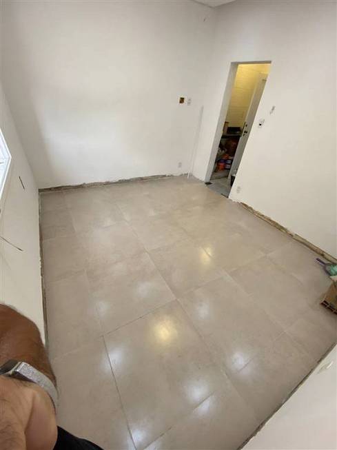 Foto 4 de Kitnet com 1 Quarto à venda, 27m² em Embaré, Santos