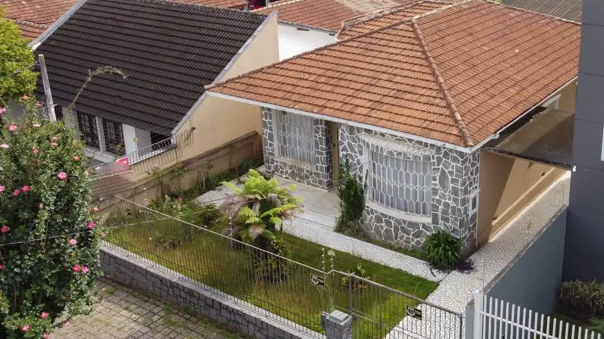 Foto 1 de Casa com 3 Quartos à venda, 225m² em Água Verde, Curitiba