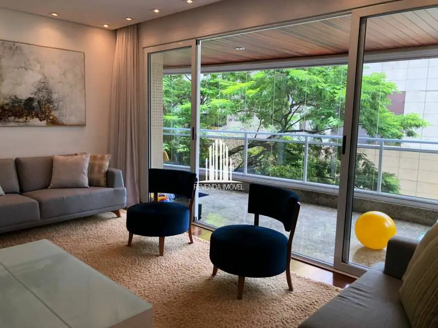 Foto 5 de Apartamento com 4 Quartos para alugar, 215m² em Itaim Bibi, São Paulo